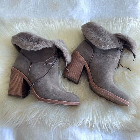 UGG Jerene Genuine Shearling Lined Boot - Picture 1 of 7